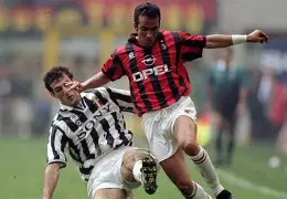 Crowns Sports-离谱！AC米兰赛后主帅复盘窗口期AC米兰调整名单以备国王杯，国际比赛日塞维利亚备战足总杯(ac米兰近况)