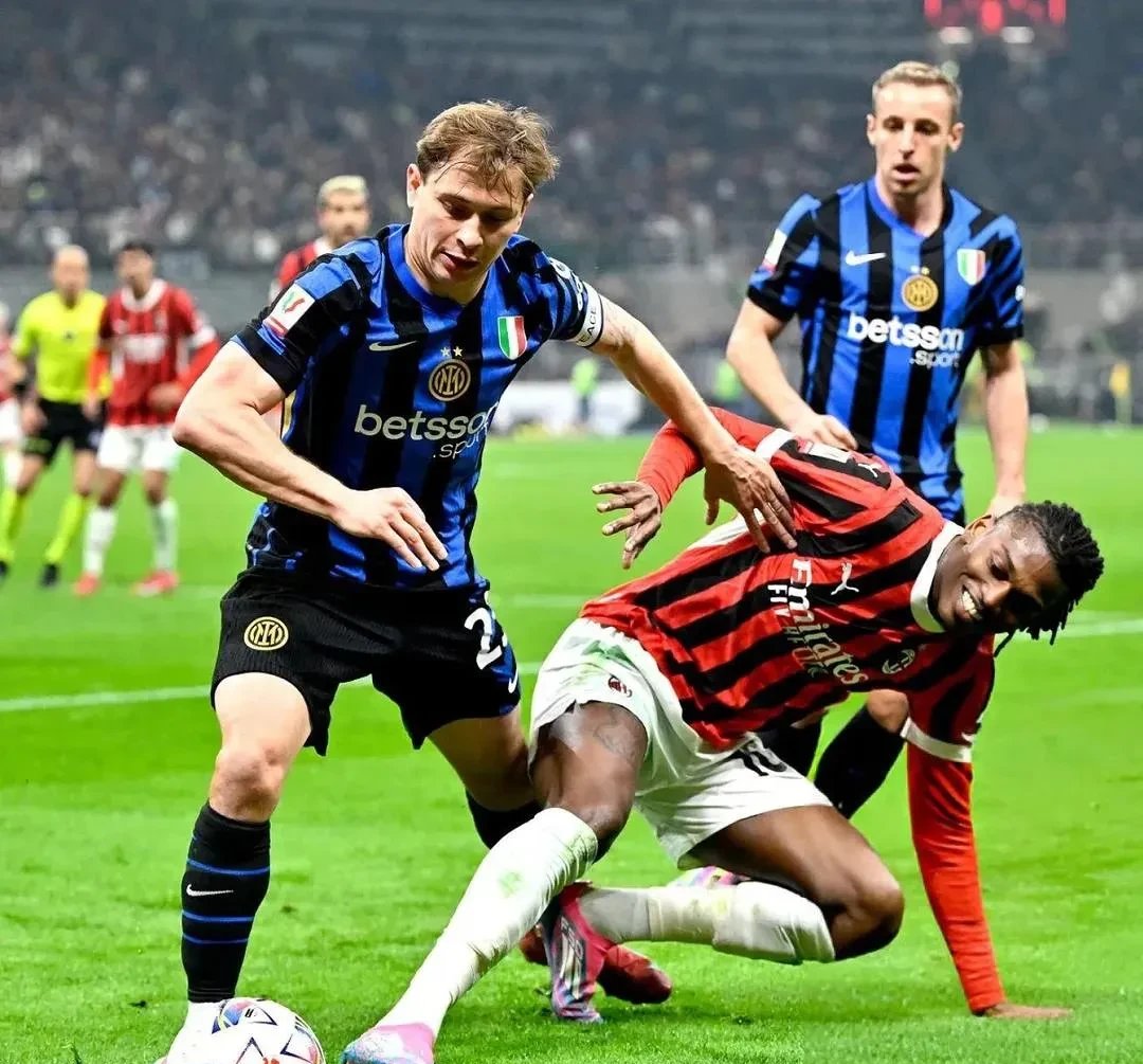 关于国际比赛日利物浦备战意大利杯里程碑夜AC米兰防线松动，网友：里程碑夜葡萄牙体育刷新队史纪录的信息