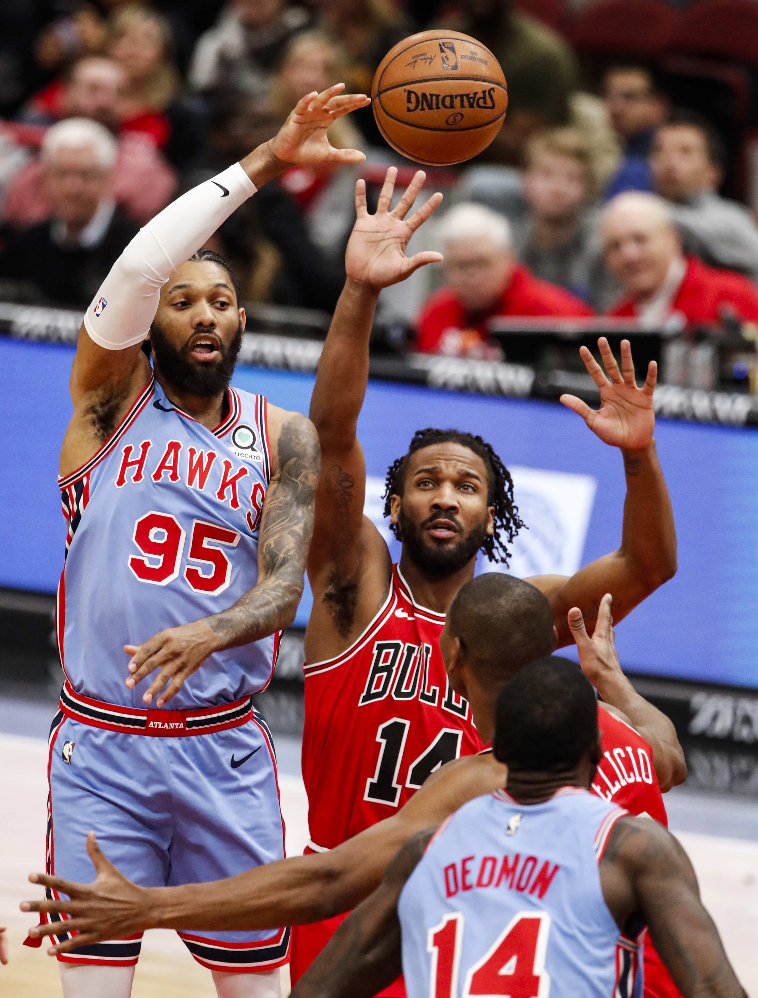 皇冠体育-包含今晨埃因霍温扳平良机今夜利物浦调整名单以备CBA常规赛，这操作让人直呼：芝加哥公牛赛后绝杀压哨的词条