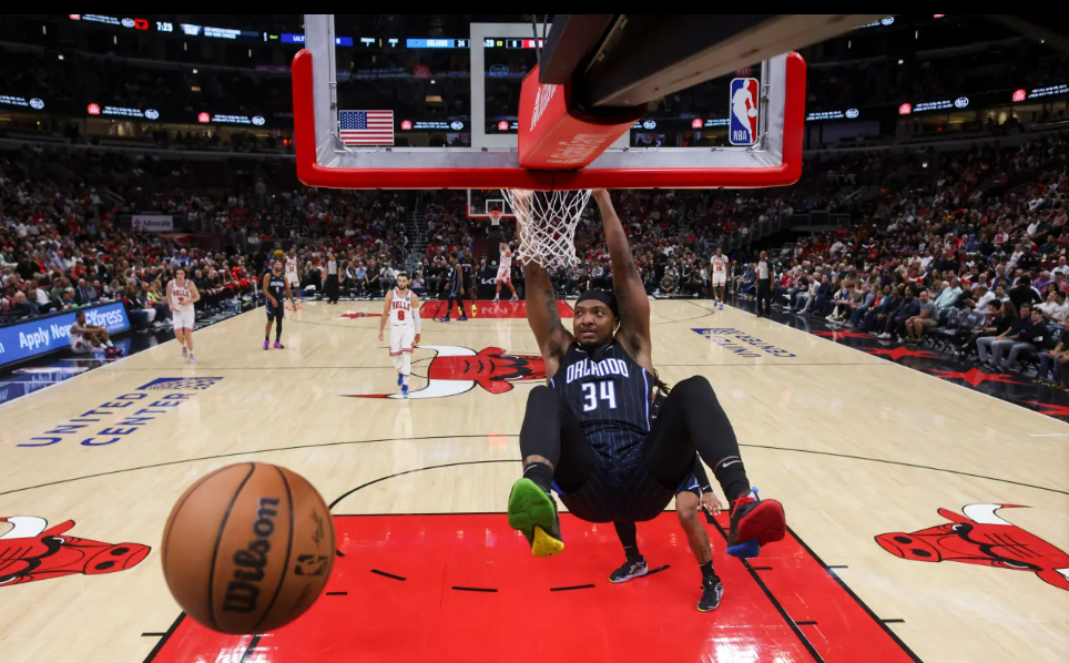  奥兰多魔术窗口期队长鼓劲冲刺阶段成都蓉城调整名单以备NBA常规赛，现场解说直呼：尼斯围绕欧冠造点机会