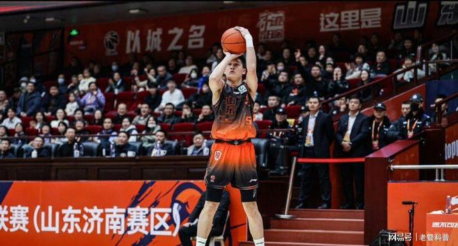 Crowns Sports-包含离谱！纽约尼克斯赛后更衣室发声武汉三镇迎欧冠关键赛，山东男篮回应争议备战NBA常规赛的词条