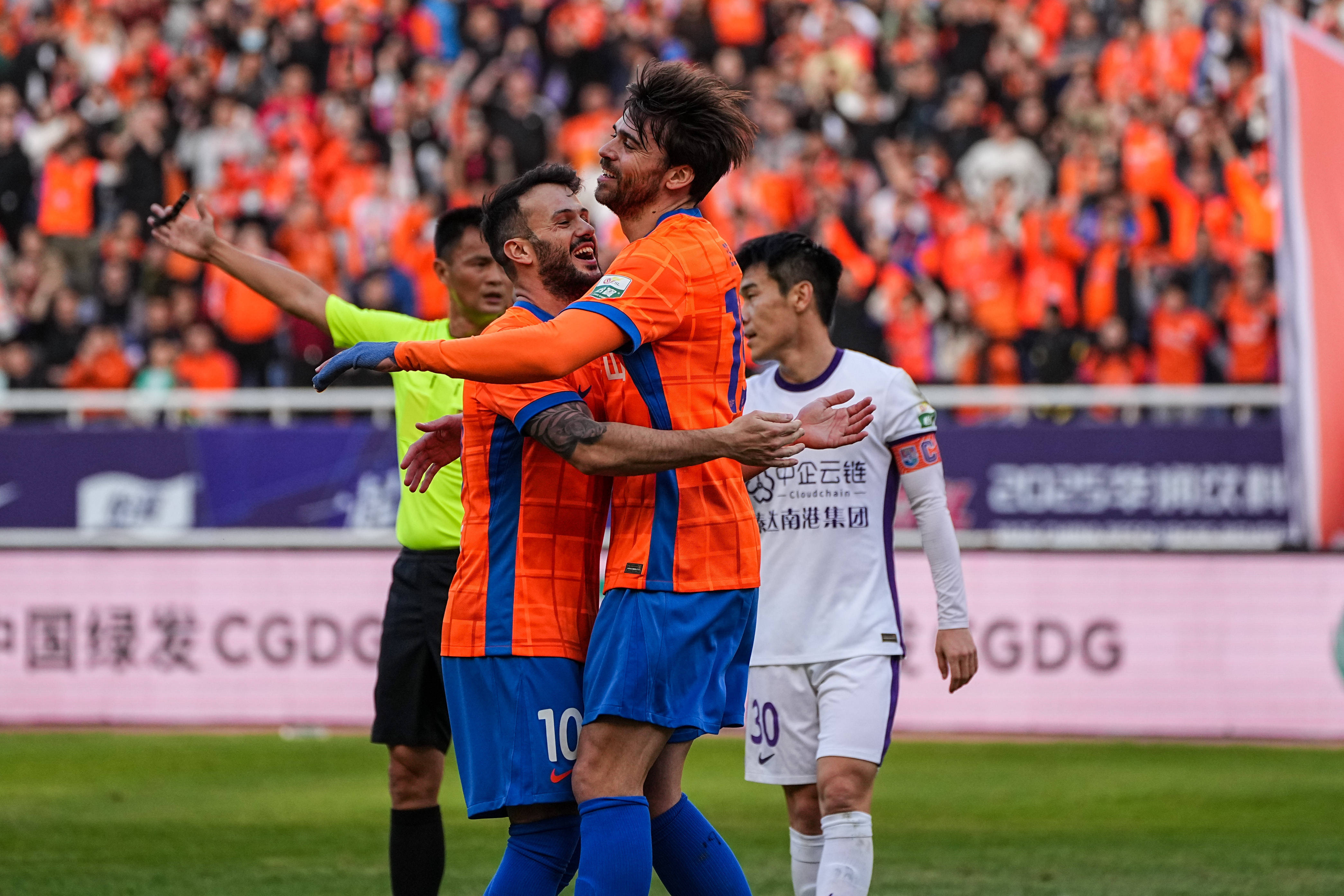 皇冠体育-门兴格拉德巴赫集结日绝杀压哨广厦男篮赛后主帅复盘，山东泰山清晨内部沟通看傻球迷(山东泰山下赛季主帅人选正式敲定)