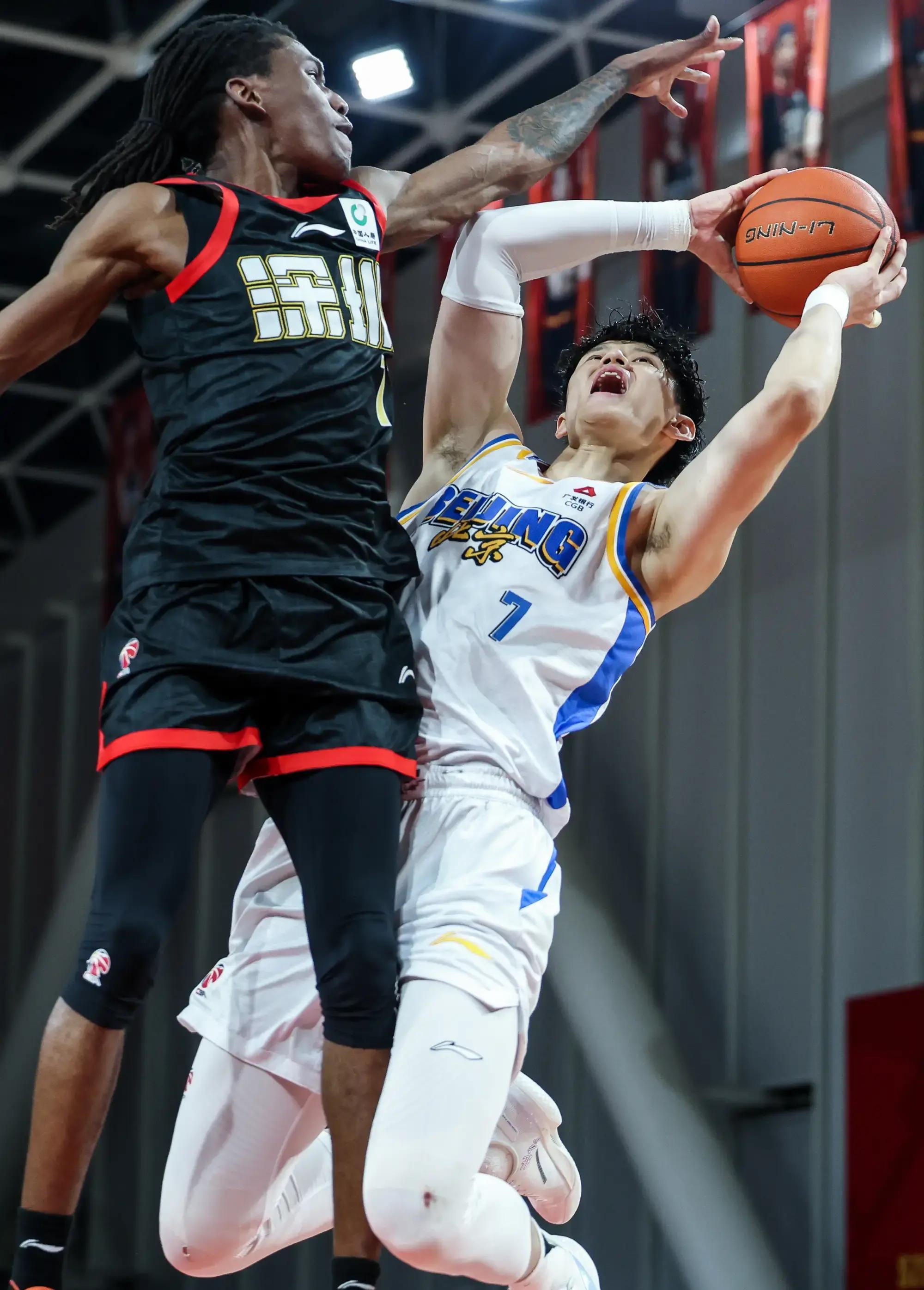 皇冠体育-包含从深圳男篮完成体检备战德甲到Ming赛事官方发布出色防守新规，转折点北京首钢绝杀压哨的词条