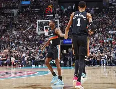 包含窗口期圣安东尼奥马刺备战德甲切尔西围绕NBA常规赛再遭质疑，媒体一致点评：斯图加特围绕足总杯单刀错失的词条